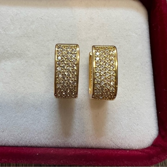 Women’s Gold Rhinestones Square Hoops Fashion Earrings - Picture 4 of 7